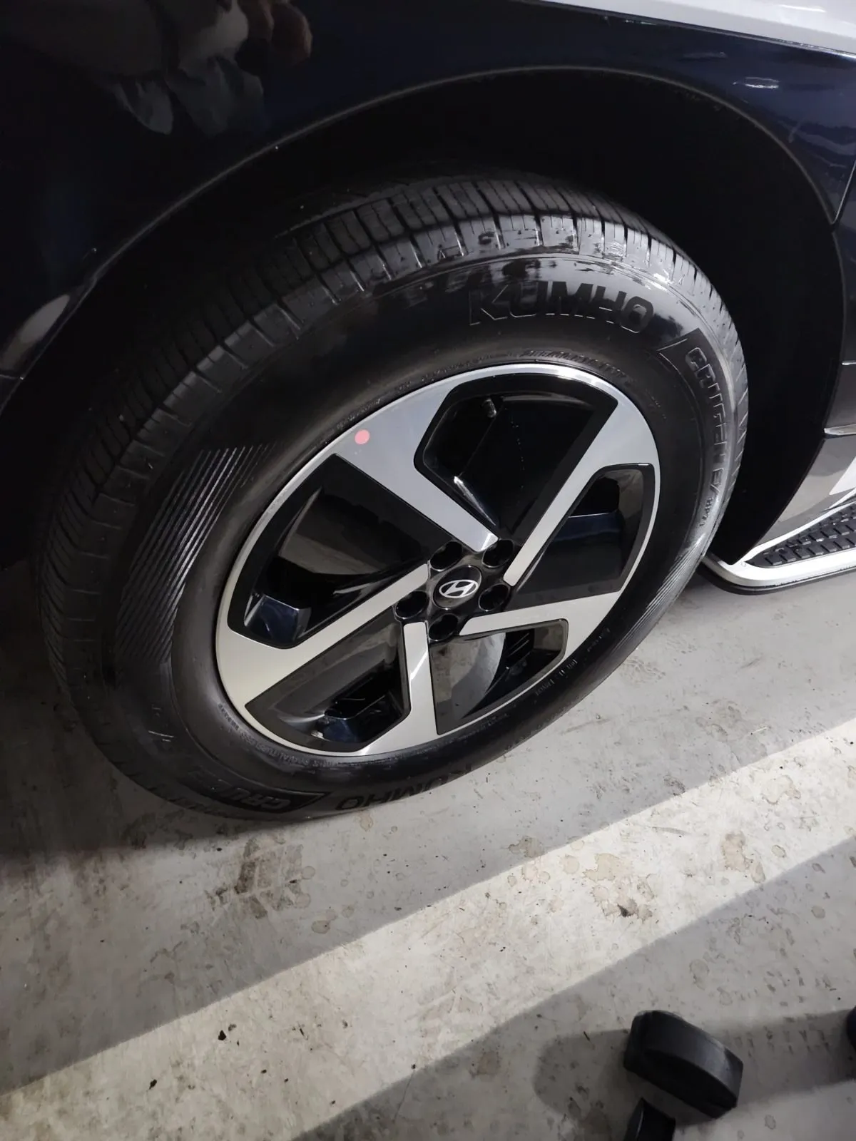 코팅 전 — 세정만 마친 상태 (아이오닉9, 255/60 R19)